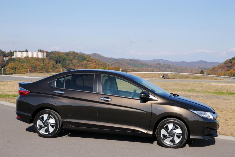  Honda Grace Hybrid 2014 года  (фото 8 из 24)